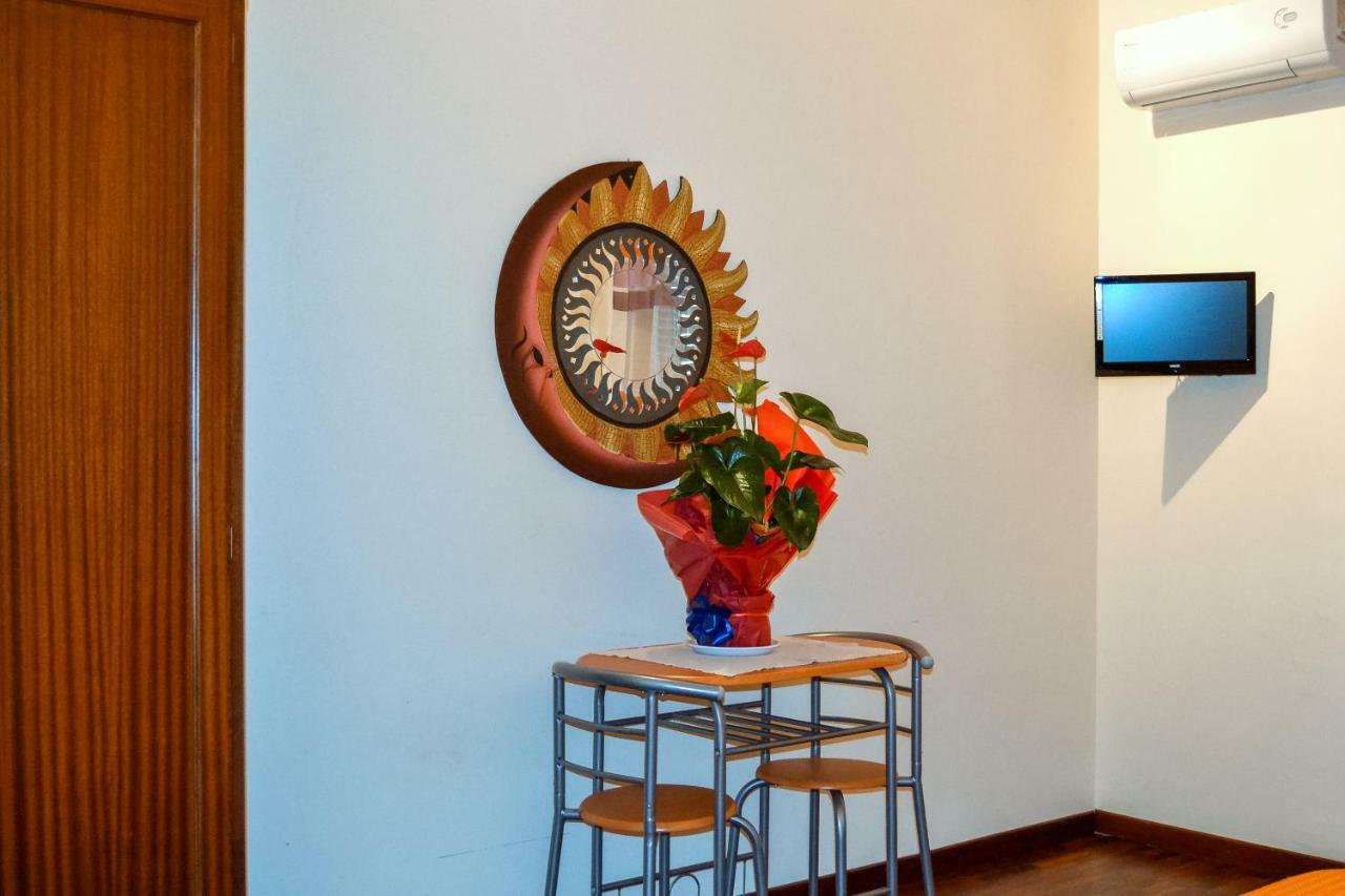 Hotel Cheap In Center à Palerme Extérieur photo